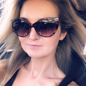 Meet your Posher, Alison